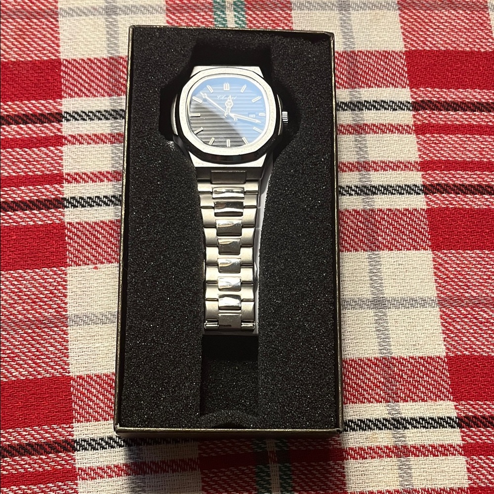 Elegant Silver and Blue Men's Watch